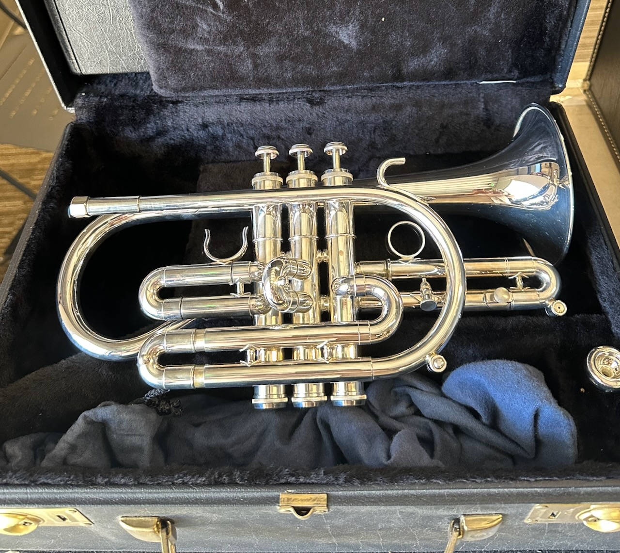 Getzen Eterna Mdl 800S S/n G38544 w/ Case and Mpc - Image 2